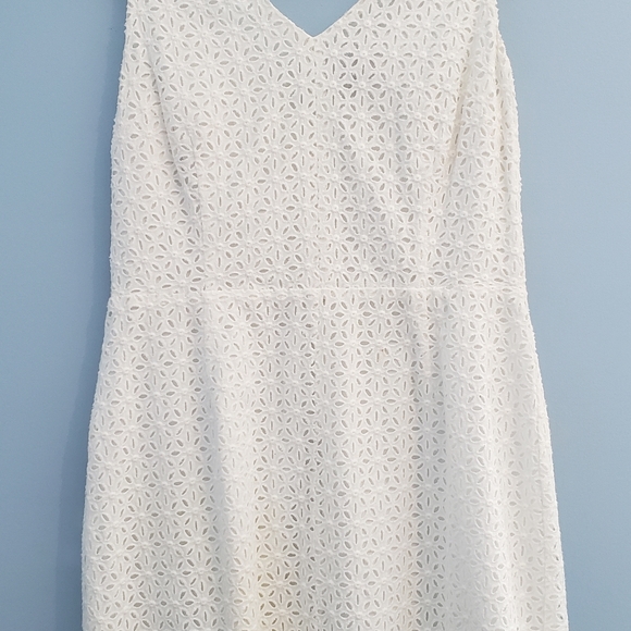 matty m. White Sleevless Short Dress. - Picture 2 of 6